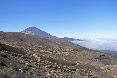 Spanien, Teneriffa, Landschaft des Teide-Nationalparks mit dem Berg Teide im Hintergrund - HLF01275