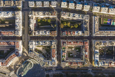 Luftaufnahme eines Wohngebiets in Lissabon von oben, Portugal. - AAEF14059