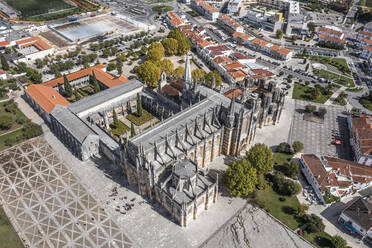 Luftaufnahme des gotischen Batalha-Klosters (Mosteiro de Batalha) in Portugal. - AAEF14070