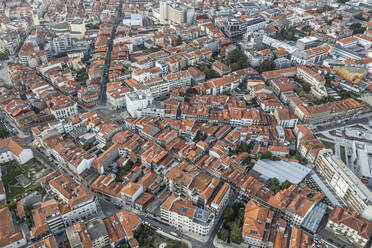 Luftaufnahme eines Wohnviertels in Porto, Portugal. - AAEF14072