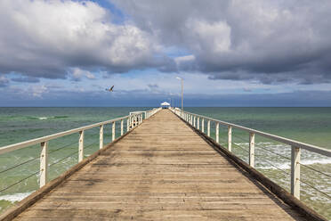 Australien, Südaustralien, Adelaide, Wolken über Henley Beach Jetty - FOF12790