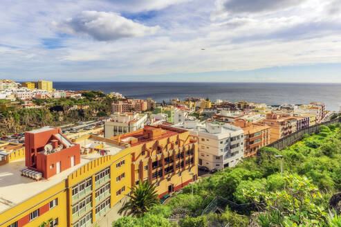 Wohngebäude am Meer auf La Palma, Santa Cruz, Kanarische Inseln, Spanien - THAF03031