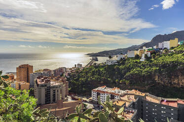 Buildings by sea on sunny day at La Palma, Santa Cruz, Canary Islands, Spain - THAF03032