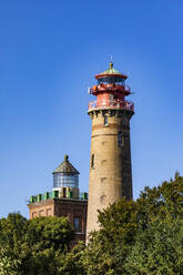 Deutschland, Mecklenburg-Vorpommern, Putgarten, Kap Arkona Leuchttürme vor klarem Himmel - WDF06782