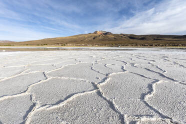 Die Salinen bei Coqueza, einer kleinen Stadt in der Nähe des Vulkans Thunupa, Salar de Uyuni, Provinz Daniel Campos, Bolivien, Südamerika - RHPLF21189