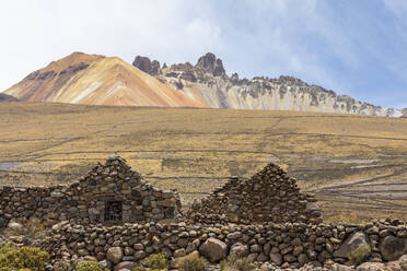 Verlassenes Dorf bei Coqueza, einer kleinen Stadt in der Nähe des Vulkans Thunupa, Salar de Uyuni, Bolivien, Südamerika - RHPLF21192