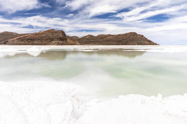 Die Salinen bei Coqueza, einer kleinen Stadt in der Nähe des Vulkans Thunupa, Salar de Uyuni, Provinz Daniel Campos, Bolivien, Südamerika - RHPLF21193