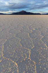 Die Salinen bei Coqueza, einer kleinen Stadt in der Nähe des Vulkans Thunupa, Salar de Uyuni, Provinz Daniel Campos, Bolivien, Südamerika - RHPLF21217