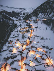 Luftaufnahme von beleuchteten, verschneiten Berghütten, Pianazzo, Madesimo, Valle Spluga, Valtellina, Lombardei, Italien, Europa - RHPLF21271