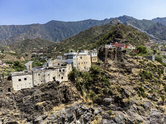 Dorf an einer Felskante, Asir-Gebirge, Königreich Saudi-Arabien, Naher Osten - RHPLF21302