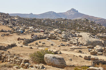 Hochebene auf der Insel Tinos mit großen Felsbrocken, Tinos, Kykladen, Griechische Inseln, Griechenland, Europa - RHPLF21387