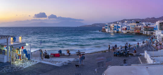 Blick auf Klein-Venedig in Mykonos-Stadt bei Sonnenuntergang, Mykonos, Kykladen-Inseln, Griechische Inseln, Ägäisches Meer, Griechenland, Europa - RHPLF21616