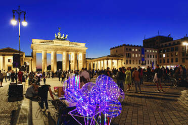 Brandenburger Tor während des Lichterfestes, Pariser Platz, Unter den Linden, Berlin, Deutschland, Europa - RHPLF21638