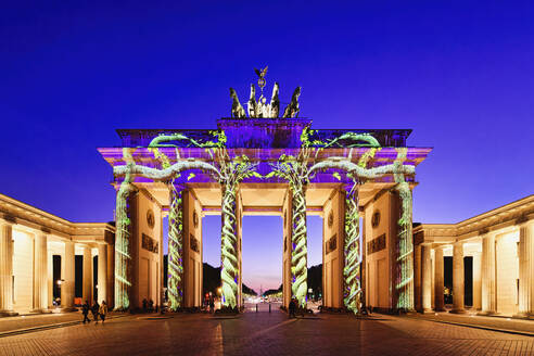 Brandenburger Tor während des Lichterfestes, Pariser Platz, Unter den Linden, Berlin, Deutschland, Europa - RHPLF21644