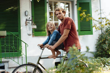 Father and son with bicycle in backyard - JOSEF07040