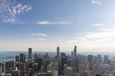 Stadtansicht an einem sonnigen Tag in Chicago, USA - WPEF05784