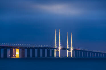 Langzeitbelichtung der Öresundbrücke bei Nacht - FOF12852