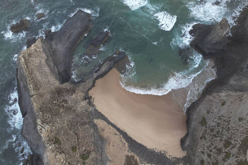 Portugal, Algarve, Vila do Bispo, Luftaufnahme von Mirouco Beach - MKLF00043