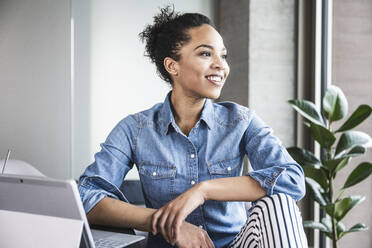 Thoughtful businesswoman at work place - UUF25447