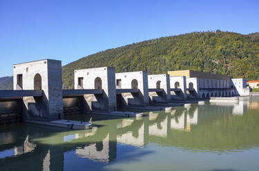 Deutschland, Bayern, Untergriesbach, Drone view of Jochenstein hydroelectric power station - WWF06117