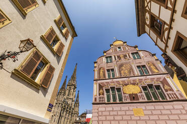 Frankreich, Elsass, Mülhausen, Tiefblick auf das historische Rathaus und die umliegenden Häuser - WDF06790