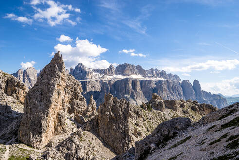 Italien, Südtirol, Blick auf die Sella-Gruppe im Sommer - EGBF00790