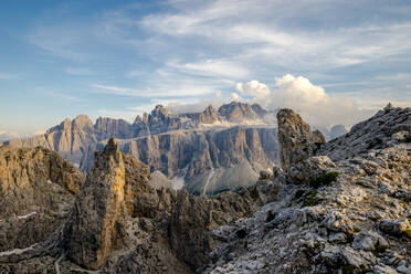 Italien, Südtirol, Blick auf das Massiv der Sellagruppe im Sommer - EGBF00804