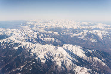 Snowcapped mountains in front of clear sky on sunny day - PNAF03256