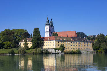 Germany, Bavaria, Neuhaus am Inn, Drone view of Vornbach Abbey in summer - WWF06137