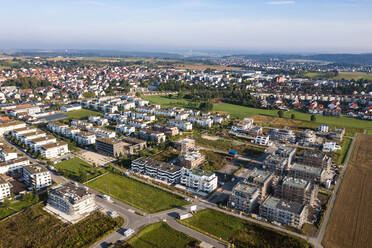 Deutschland, Baden-Württemberg, Sindelfingen, Luftaufnahme von Vorstadthäusern im Neubaugebiet - WDF06816