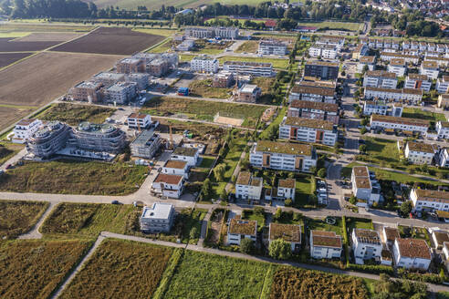 Deutschland, Baden-Württemberg, Sindelfingen, Luftaufnahme von Vorstadthäusern im Neubaugebiet - WDF06817