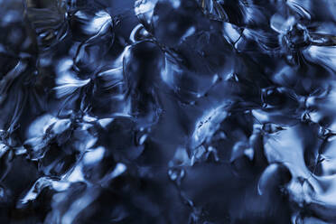 Vollbild des klaren blauen schmelzenden Eises - PRAF00049