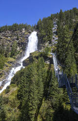 Austria, Tyrol, Umhausen, Suspension bridge hanging over Stuiben Falls in summer - WWF06145
