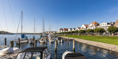 Deutschland, Schleswig-Holstein, Lübeck, Yachten im Yachthafen von Travemünde - WDF06825