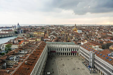 Italien, Venetien, Venedig, Blick auf die Piazza San Marco - TAMF03294