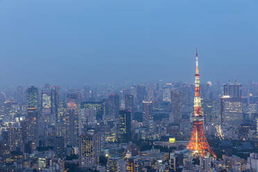 Japan, Kanto Region, Tokyo, City downtown at dusk with Tokyo Tower in foreground - FOF12876