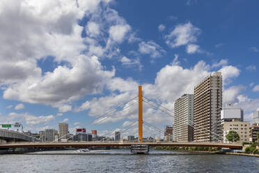 Japan, Region Kanto, Tokio, Wolken über der Shinohashi-Brücke - FOF12904