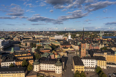 Schweden, Landkreis Stockholm, Stockholm, Luftaufnahme von Riddarholmen mit der Altstadt im Hintergrund - TAMF03316