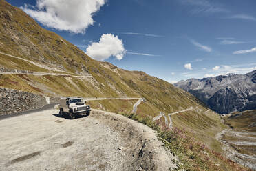 Geländewagen auf dem Stilfserjoch, Südtirol, Italien - SSCF00840