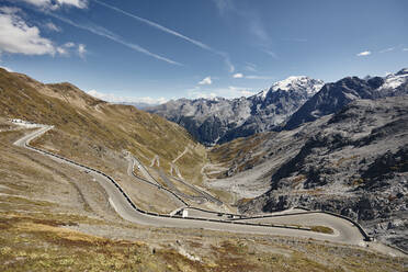 Winding road at Stelvio Pass on sunny day, South Tyrol, Italy - SSCF00842