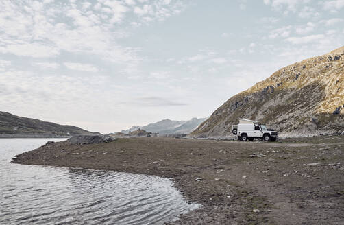 Wohnmobil am See und in den Bergen, Splugenpass, Sondrio, Italien - SSCF00860