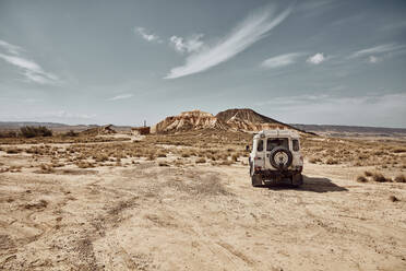 Autofahrt in der Wüstenlandschaft, Bardenas Reales, Spanien - SSCF00943