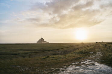 Beautiful view of Mont Saint-Michel at sunrise - SSCF00992