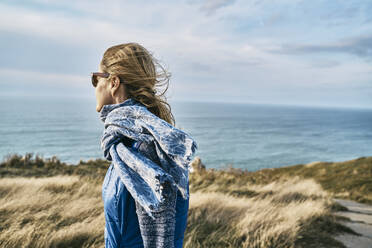 Touristen erkunden das Meer im Urlaub - SSCF01018