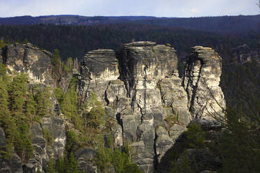 Bastei-Felsformation im Elbsandsteingebirge - JTF01990