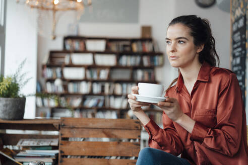 Thoughtful woman having coffee in cafe - KNSF09341