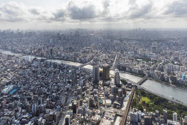 Japan, Region Kanto, Tokio, Sumida-Fluss und umliegende Gebäude vom Tokyo Skytree aus gesehen - FOF12913
