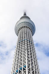 Japan, Region Kanto, Tokio, Tokio Skytree gegen den Himmel stehend - FOF12914