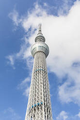 Japan, Region Kanto, Tokio, Tokio Skytree gegen den Himmel stehend - FOF12915