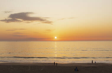 Sandstrand an der Atlantikküste bei Sonnenuntergang - GWF07346